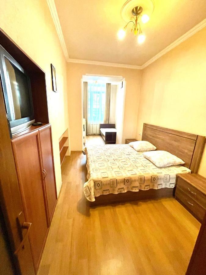 Apartment In The Center Of Yerevan Exterior photo