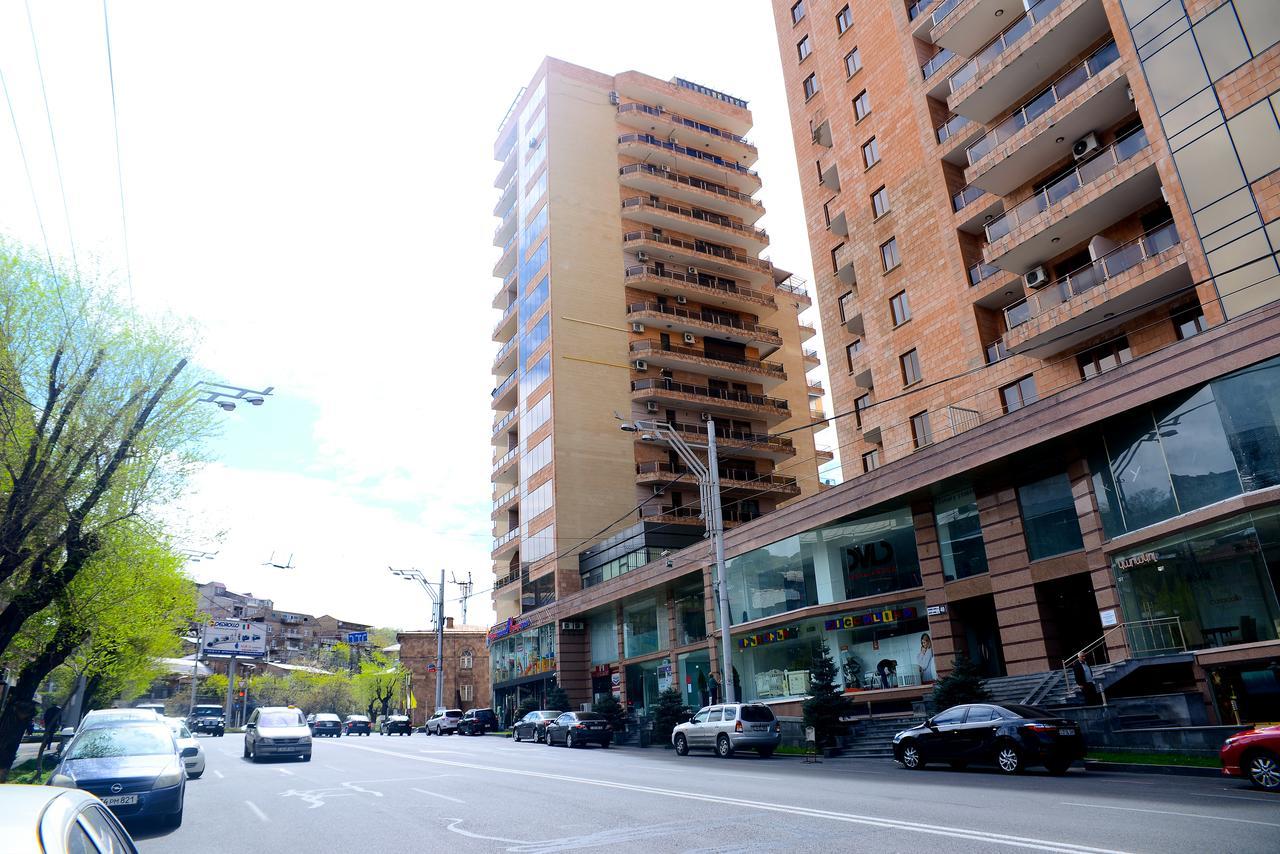Apartment In The Center Of Yerevan Exterior photo
