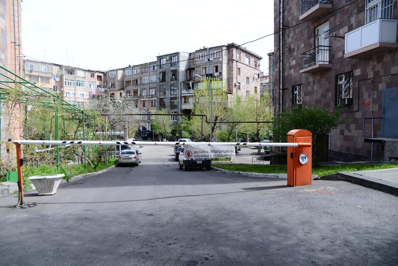 Apartment In The Center Of Yerevan Exterior photo